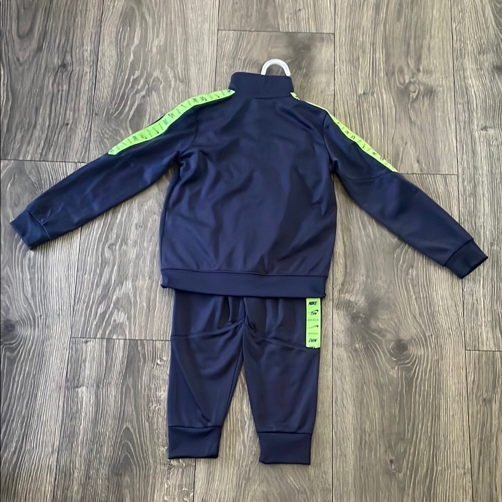 NWOT Nike Boys Dark Blue Tracksuit with Bright Green Details,Jogging Set.Size 4T - Picture 4 of 7